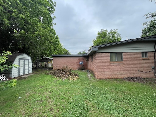 403 NW 3rd St, Minco, OK 73059 - view of grassy yard featuring a carport