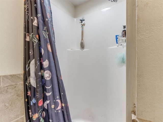 2133 SW 46th St, Oklahoma City, OK 73119 - bathroom with curtained shower and a textured wall