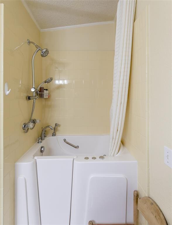 711 Sisson Ave, Sayre, OK 73662 - full bathroom featuring shower / bathtub combination with curtain, ornamental molding, and a textured ceiling