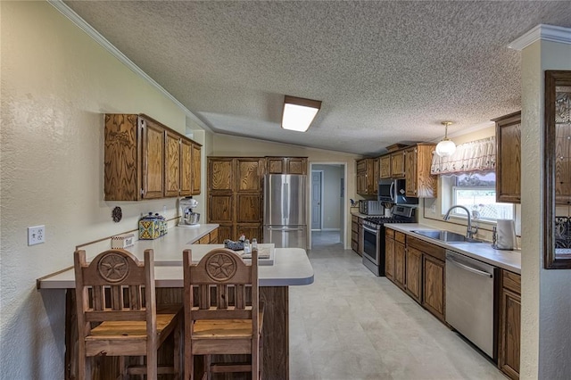 711 Sisson Ave, Sayre, OK 73662 - kitchen featuring stainless steel appliances, a sink, a textured ceiling, a textured wall, and light countertops