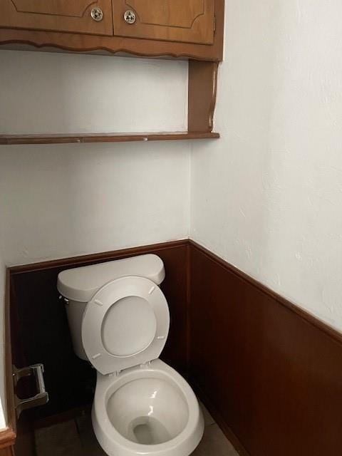 7716 S Charlotte Dr, Oklahoma City, OK 73159 - bathroom featuring toilet