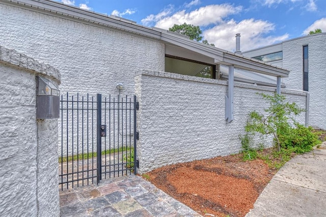 3605 Hampton Ct, Norman, OK 73072 - view of side of property with a gate