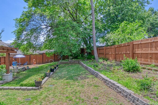 3605 Hampton Ct, Norman, OK 73072 - view of yard featuring a garden