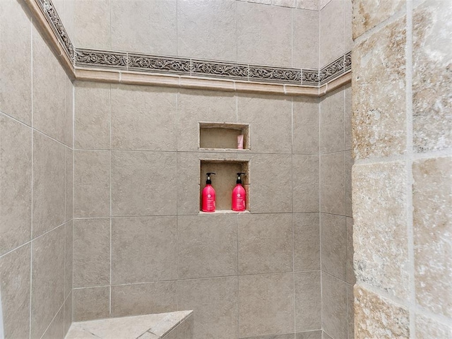 15228 Turtle Lake Pl, Oklahoma City, OK 73165 - bathroom featuring a tile shower