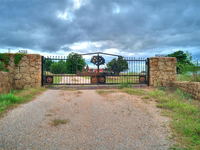 4355 S Midwest Blvd, Guthrie, OK 73044 - view of gate