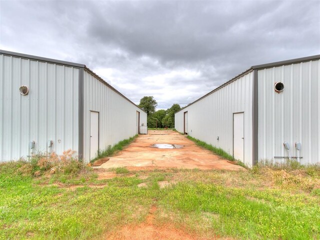 4355 S Midwest Blvd, Guthrie, OK 73044 - view of yard with an outbuilding