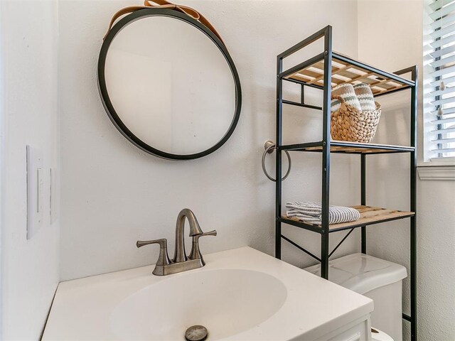 808 Robin Hill Rd, Edmond, OK 73003 - bathroom with toilet and vanity