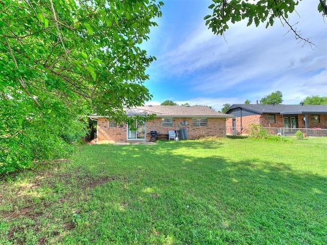 808 Robin Hill Rd, Edmond, OK 73003 - view of yard