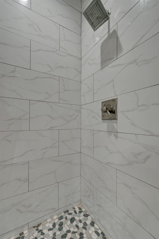 11240 NW 106th St, Yukon, OK 73099 - full bathroom with a tile shower