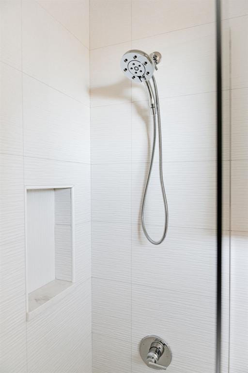 907 NW 44th St, Oklahoma City, OK 73118 - bathroom view of a tile shower