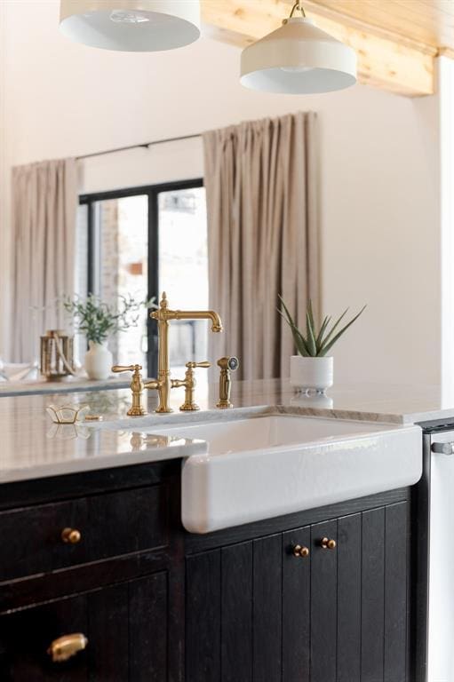 16000 N Hogback Rd, Luther, OK 73054 - bathroom featuring vanity