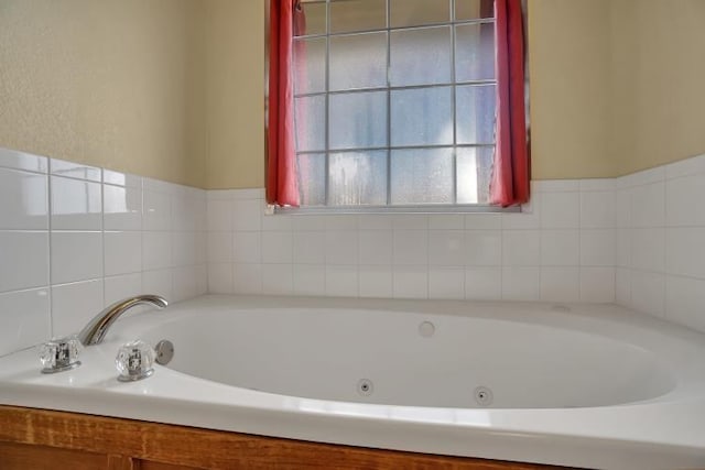 3224 Peacock Ln, Altus, OK 73521 - full bathroom with a whirlpool tub
