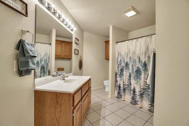 3224 Peacock Ln, Altus, OK 73521 - full bathroom with vanity, toilet, tile patterned flooring, and curtained shower