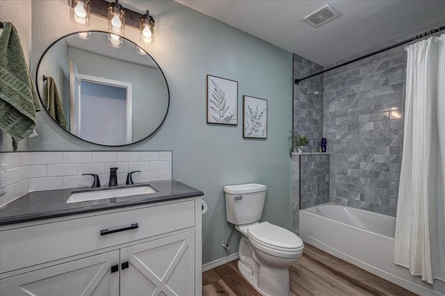 2401 Davis Rd, Guthrie, OK 73044 - full bath featuring wood finished floors, vanity, toilet, backsplash, and shower / tub combo with curtain