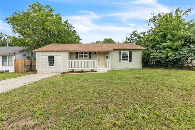 1013 Locust Ln, Midwest City, OK 73110 - ranch-style home featuring a porch and driveway