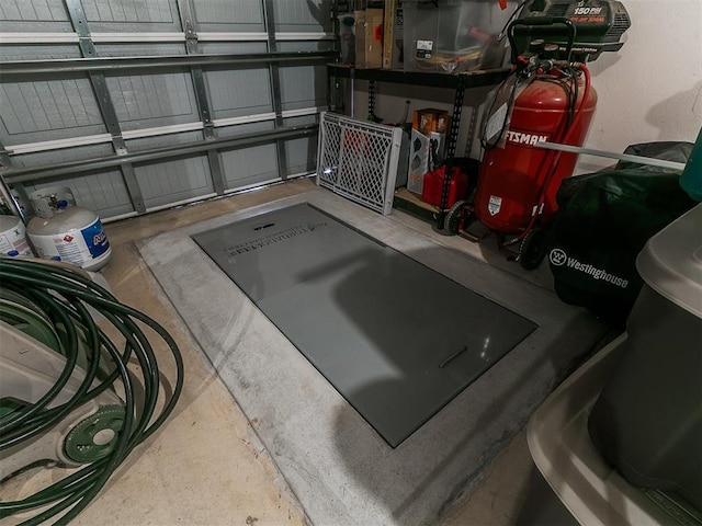 3424 Lakeside Dr, Moore, OK 73160 - view of garage