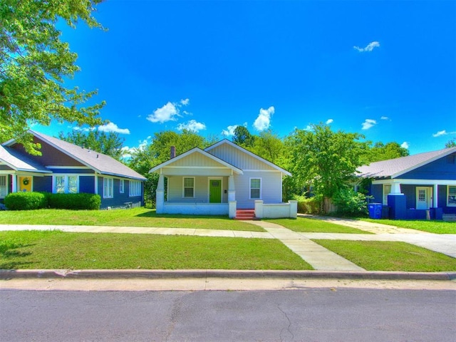 1017 N Broadway Ave, Shawnee, OK 74801 - bungalow with covered porch and a front yard