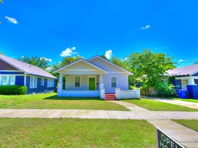 1017 N Broadway Ave, Shawnee, OK 74801 - bungalow-style home with a porch and a front lawn