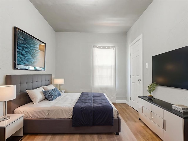 1017 N Broadway Ave, Shawnee, OK 74801 - bedroom with light wood finished floors and baseboards