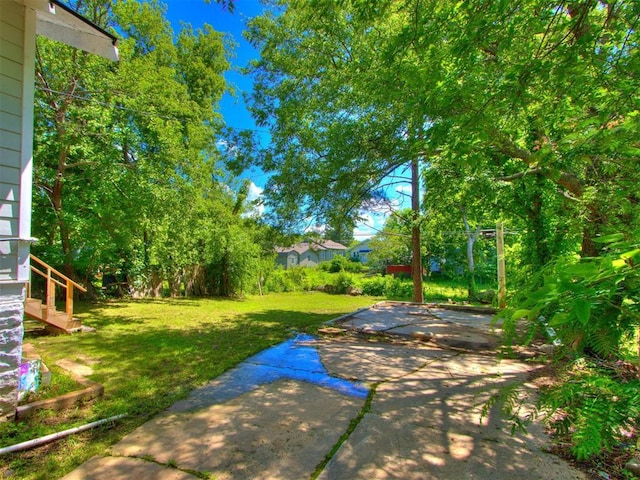 1017 N Broadway Ave, Shawnee, OK 74801 - view of green lawn with a patio