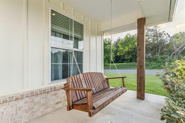 124 W 5th St, Arcadia, OK 73007 - porch featuring a lawn