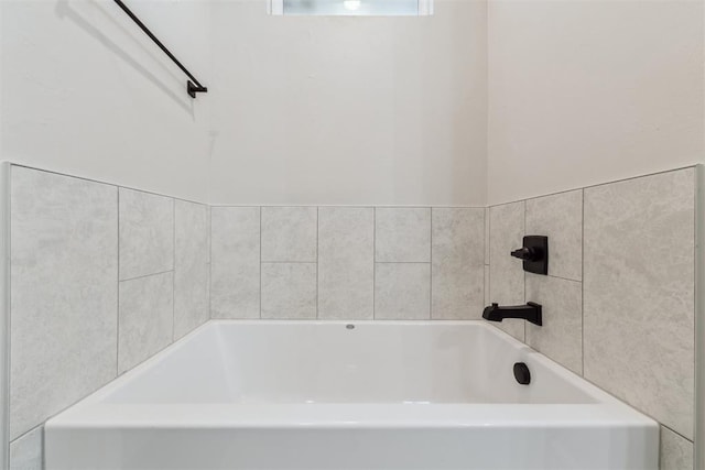 124 W 5th St, Arcadia, OK 73007 - bathroom with a tub