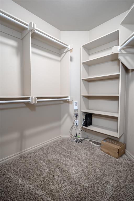 7521 Prairie Twyne Dr, Yukon, OK 73099 - spacious closet featuring carpet floors