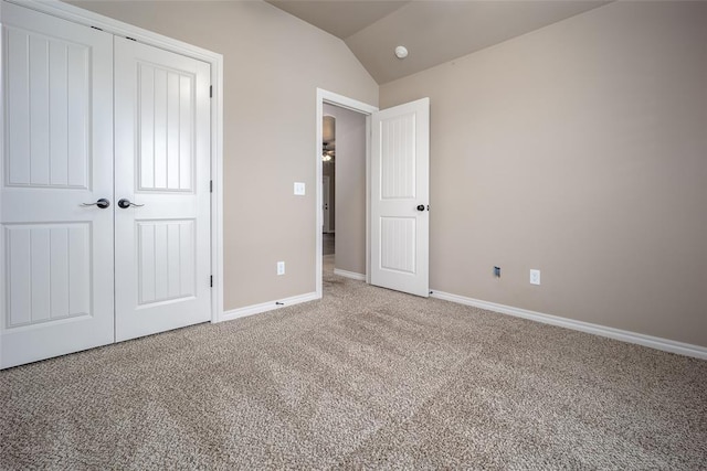 7521 Prairie Twyne Dr, Yukon, OK 73099 - unfurnished bedroom with carpet floors, vaulted ceiling, baseboards, and a closet