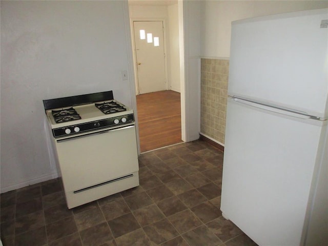 608 W Walnut St, Tecumseh, OK 74873 - kitchen with white appliances
