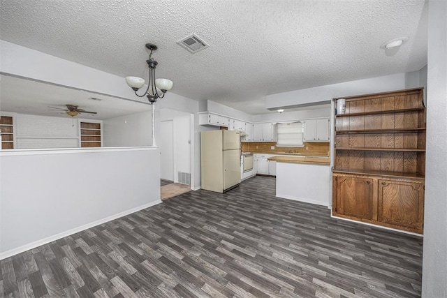 7506 NW Welco Ave, Lawton, OK 73505 - kitchen featuring freestanding refrigerator, open floor plan, dark wood-type flooring, ceiling fan, and a textured ceiling