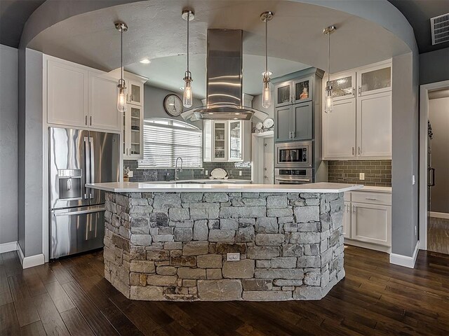 15321 Salem Creek Pl, Edmond, OK 73013 - kitchen with appliances with stainless steel finishes, arched walkways, baseboards, dark wood-style flooring, and light countertops