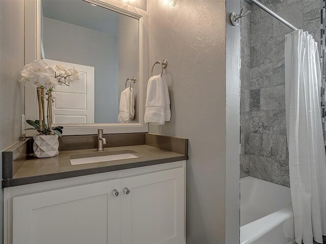 15321 Salem Creek Pl, Edmond, OK 73013 - bathroom with vanity and shower / bath combo with shower curtain
