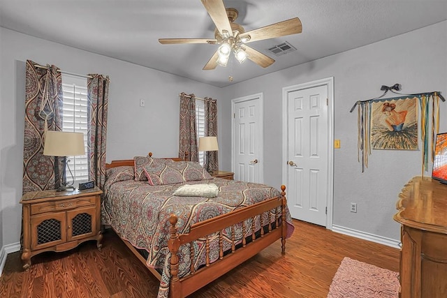 409 Pheasant Cir, Altus, OK 73521 - bedroom with wood finished floors and a ceiling fan