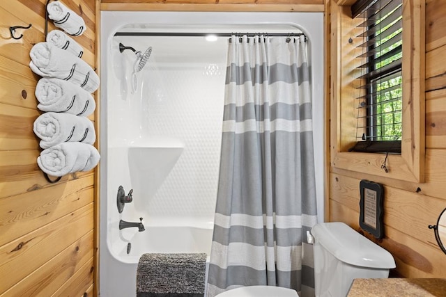 372 Timber Creek Trl, Broken Bow, OK 74728 - full bathroom with toilet and shower / bath combo with shower curtain
