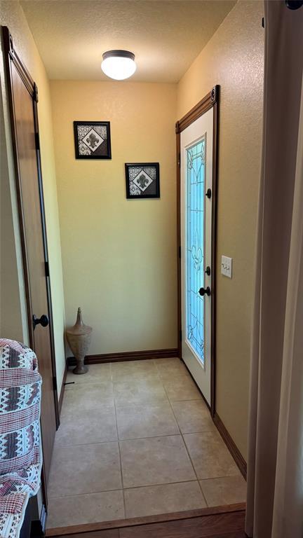 339770 E 1040th Cir, Meeker, OK 74855 - entryway featuring baseboards and light tile patterned floors