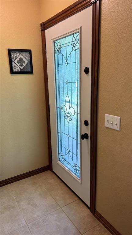 339770 E 1040th Cir, Meeker, OK 74855 - foyer entrance featuring light tile patterned floors and baseboards