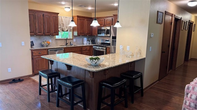 339770 E 1040th Cir, Meeker, OK 74855 - kitchen featuring appliances with stainless steel finishes, a sink, dark wood-style floors, and a peninsula