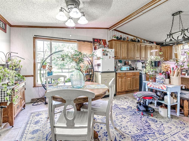 19519 N 2730th Rd, Kingfisher, OK 73750 - dining area with crown molding, a textured ceiling, lofted ceiling, and a chandelier