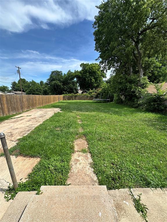 327 SW Grand Blvd, Oklahoma City, OK 73109 - view of yard