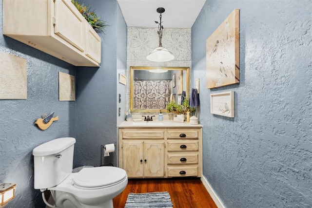 26114 State Highway 19, Cyril, OK 73029 - bathroom featuring wood finished floors, vanity, toilet, a textured wall, and curtained shower