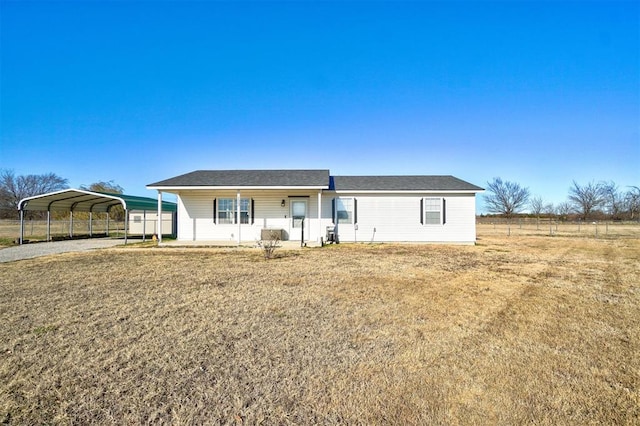 122 Cotton Tail Dr, Shawnee, OK 74804 - view of front facade featuring gravel driveway and a carport