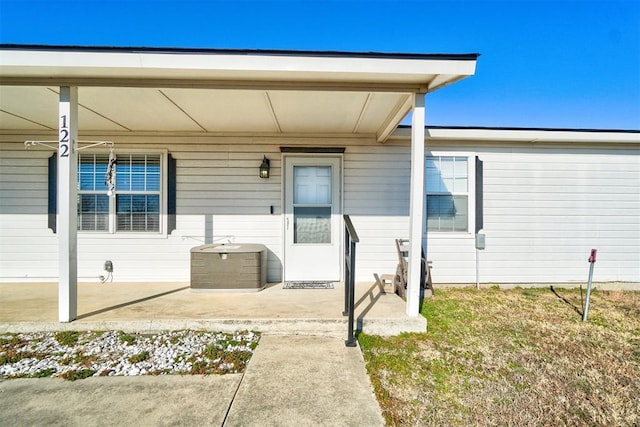 122 Cotton Tail Dr, Shawnee, OK 74804 - entrance to property with a patio area