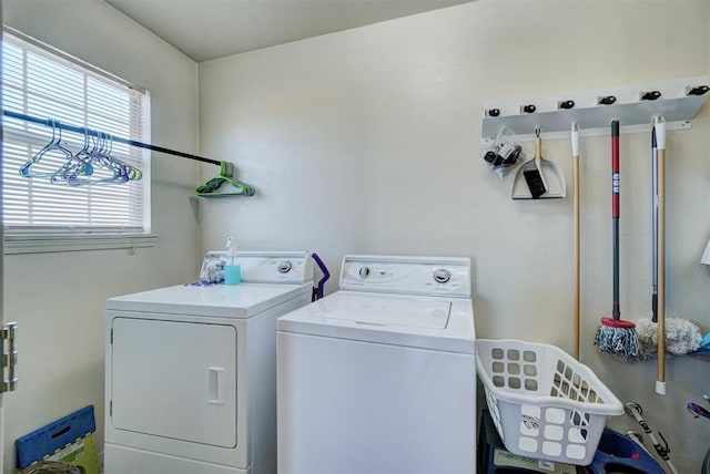 122 Cotton Tail Dr, Shawnee, OK 74804 - laundry area featuring washer and clothes dryer