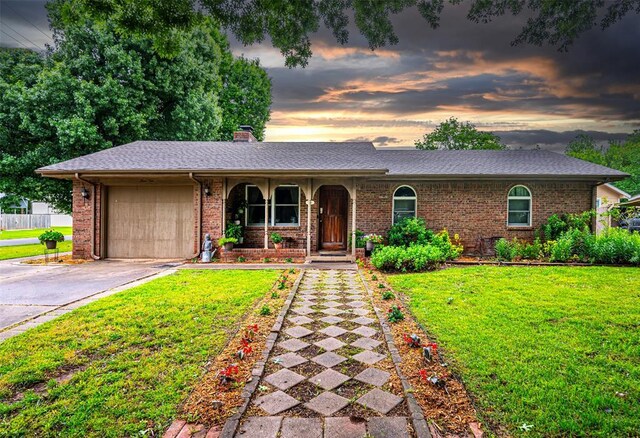 410 W Creek St, Lindsay, OK 73052 - photo 1