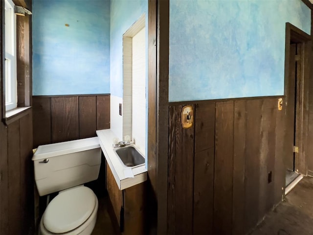 8701 Cornforth Rd, Guthrie, OK 73044 - bathroom with wainscoting and toilet