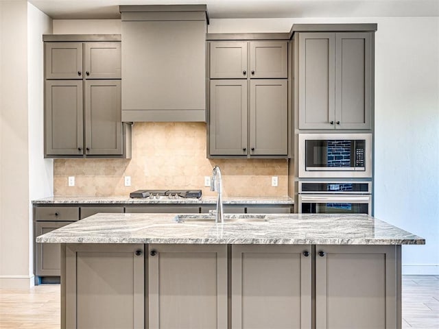 9608 Sultans Water Way, Yukon, OK 73099 - kitchen featuring appliances with stainless steel finishes, gray cabinets, a sink, baseboards, and decorative backsplash