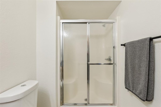 7921 NW 40th St, Bethany, OK 73008 - full bathroom featuring a shower stall and toilet