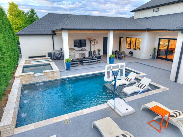 15825 Lacebark Ln, Edmond, OK 73013 - view of swimming pool with an outdoor kitchen, a patio area, outdoor lounge area, a pool with connected hot tub, and outdoor dining area