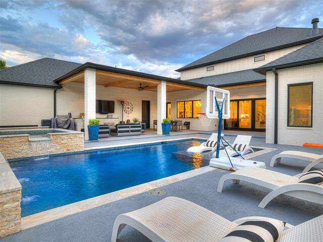 15825 Lacebark Ln, Edmond, OK 73013 - swimming pool featuring an outdoor living space, an in-ground hot tub, a patio, and ceiling fan