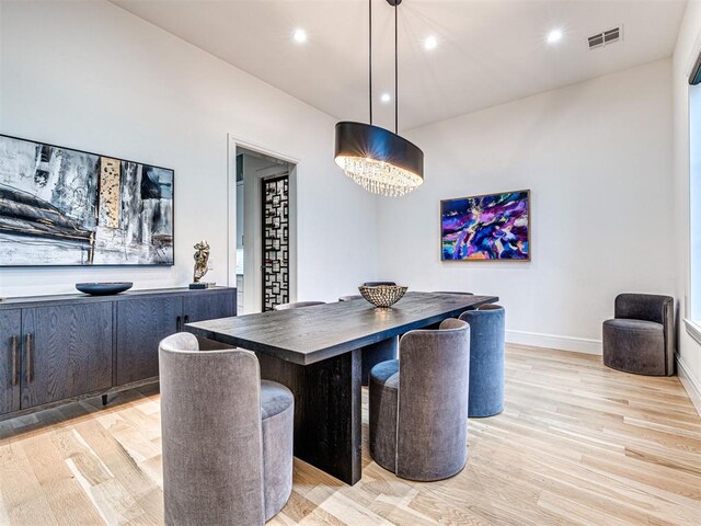 15825 Lacebark Ln, Edmond, OK 73013 - dining room featuring light wood-style floors, recessed lighting, and baseboards